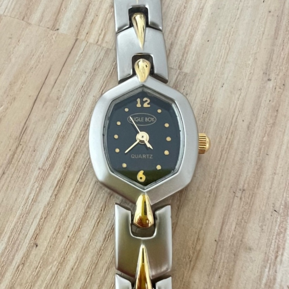 Bugle Boy ladies black dial two toned dress watch NEW BATTERY